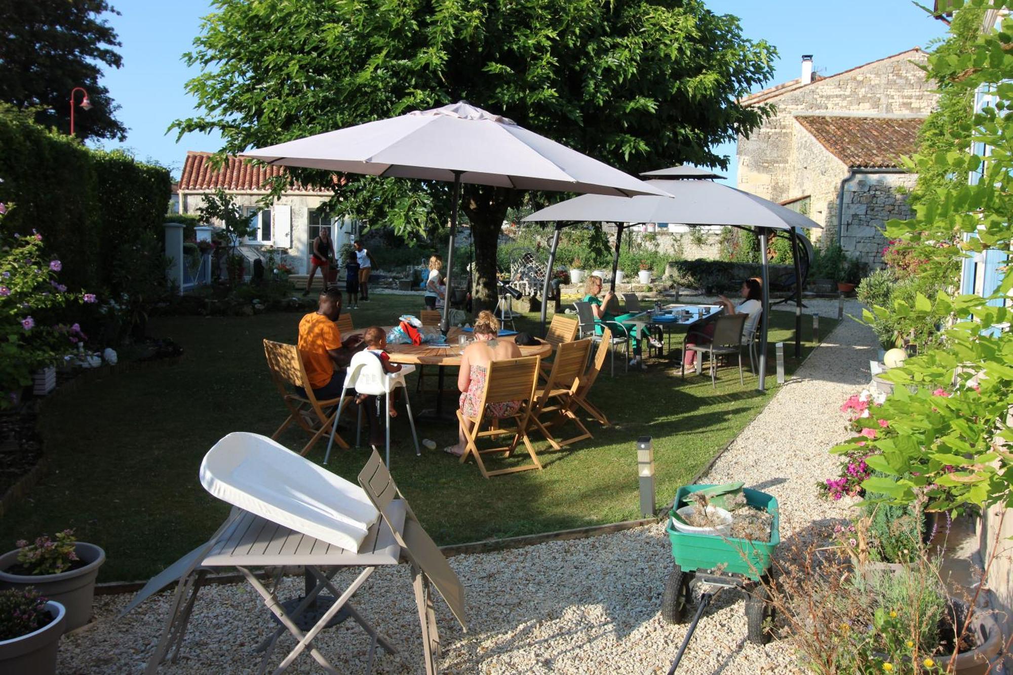 La Charentaise Des Lilas Saint-Leger  Exterior photo